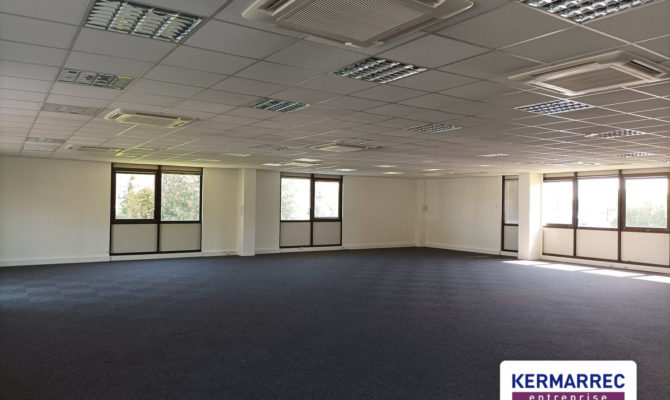 location Bureaux 608.00 m²
