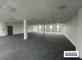 location Bureaux 192.00 m² Rezé 44