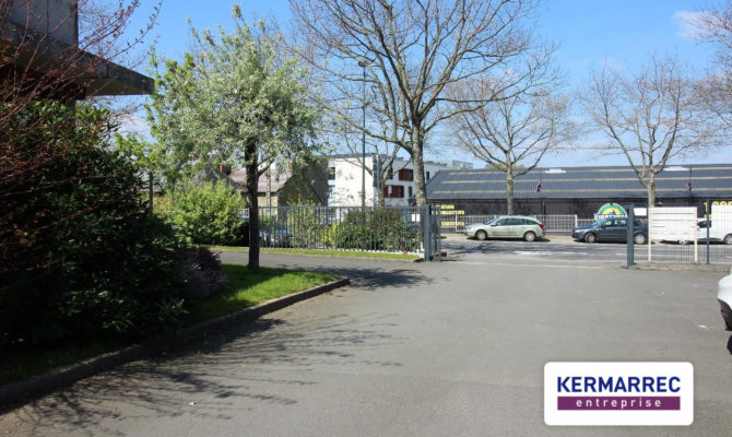 location Local d'activité 140.00 m²