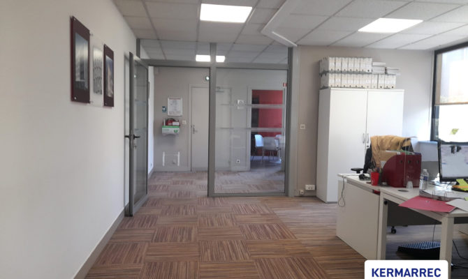 achat Bureaux 151.00 m²
