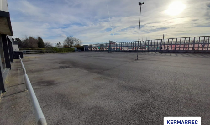 location Local d'activité 900.00 m²