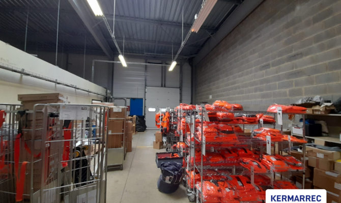 location Local d'activité 300.00 m²