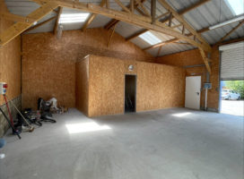 location Local d'activité 95.00 m² Elven 56