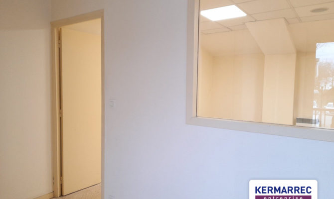 location Local d'activité 150.00 m²
