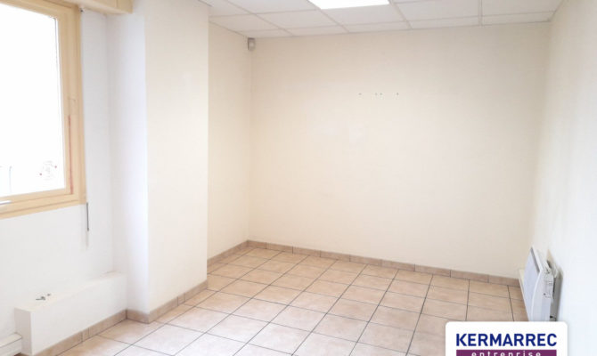 location Local d'activité 150.00 m²