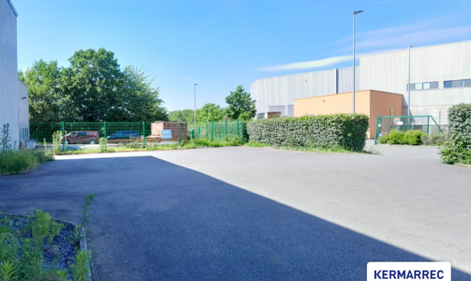 location Local d'activité 670.00 m²