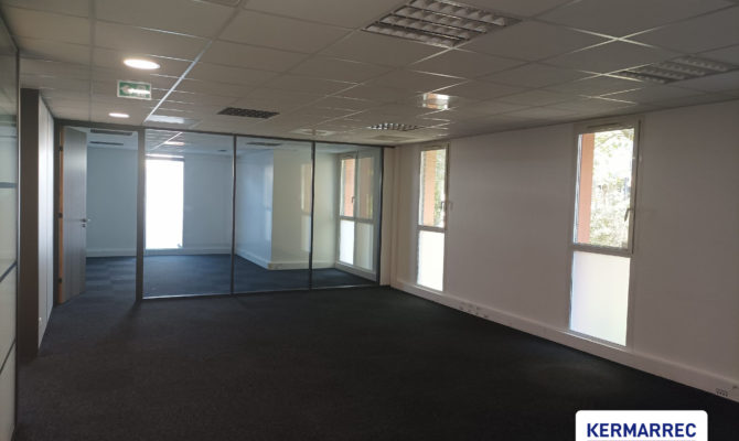 location Bureaux 350.00 m²