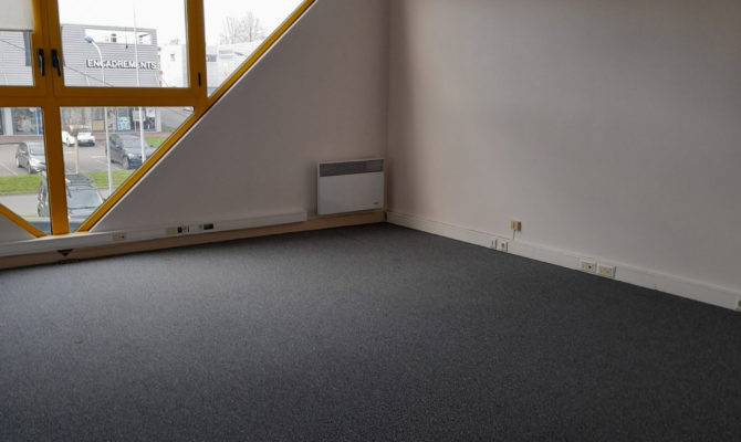location Bureaux 61.00 m²