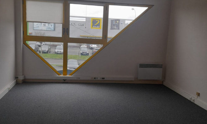 location Bureaux 61.00 m²