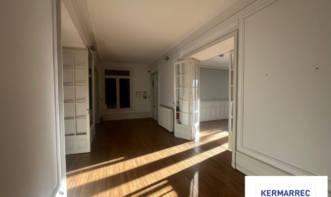 location Bureaux 317.00 m²