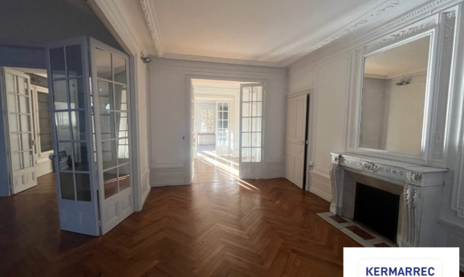 location Bureaux 317.00 m²