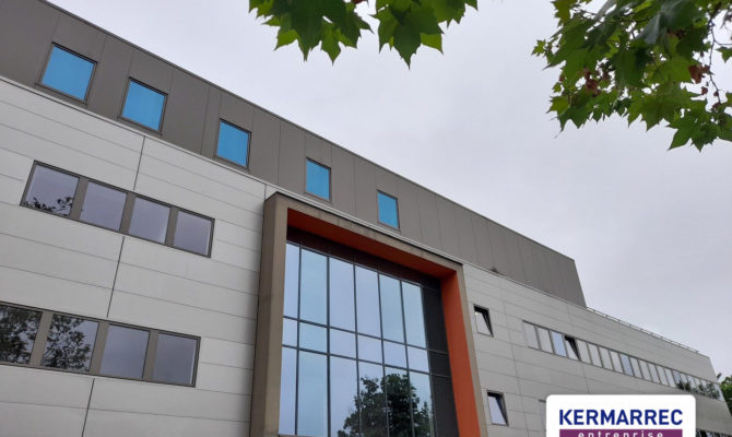 location Bureaux 330.00 m²