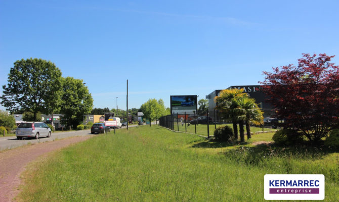 location Local d'activité 100.00 m²