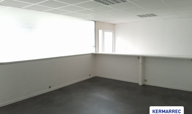 location Local d'activité 100.00 m²