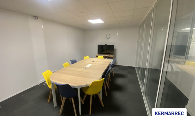 location Bureaux 240.00 m²
