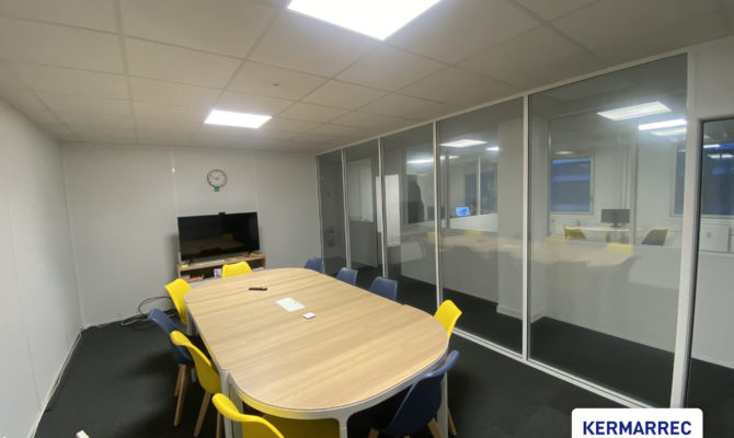 location Bureaux 240.00 m²