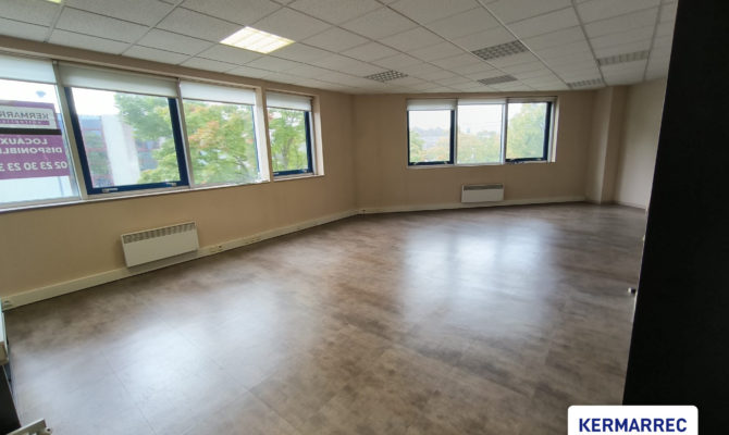achat Bureaux 215.00 m²