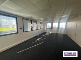location Bureaux 433.00 m² Rezé 44