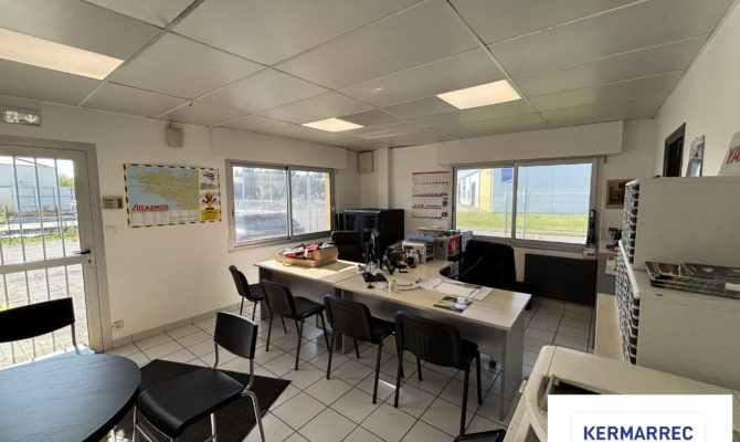 location Local d'activité 316.00 m²