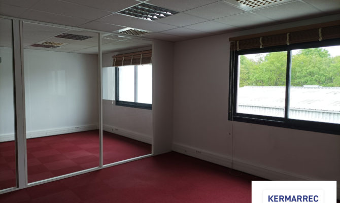 location Bureaux 94.00 m²