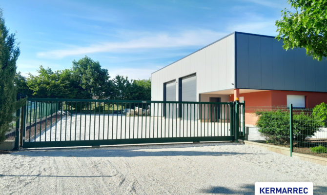location Local d'activité 225.00 m²