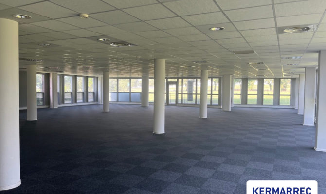 location Bureaux 243.00 m²