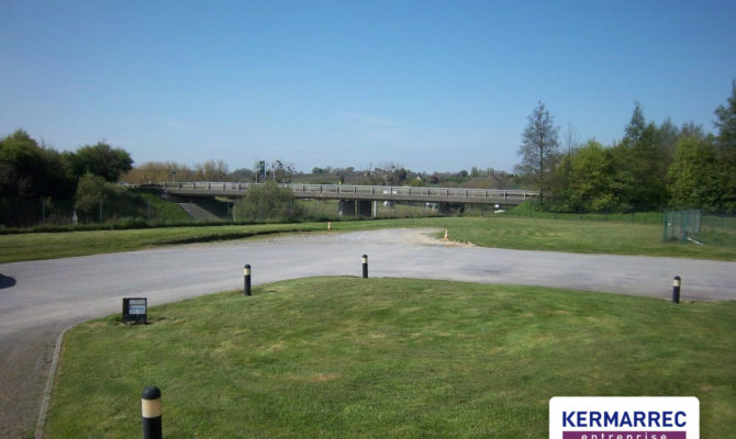 location Local d'activité 470.00 m²