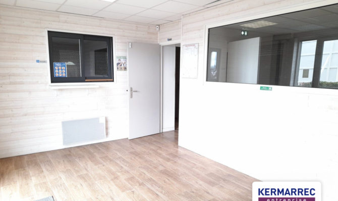 location Local d'activité 2450.00 m²