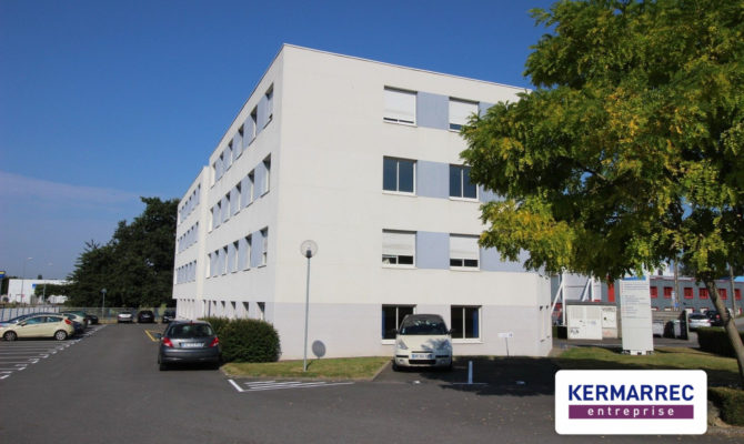 location Bureaux 296.00 m²