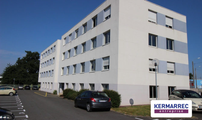 location Bureaux 296.00 m²