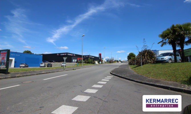 location Local d'activité 320.00 m²