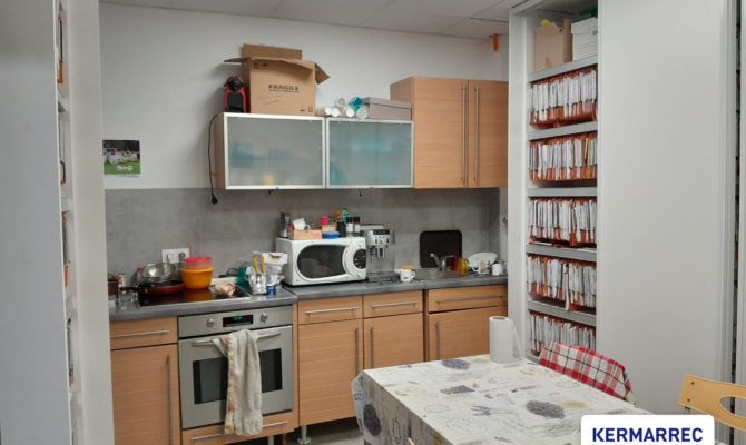 location Local d'activité 320.00 m²