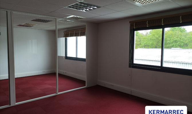 location Bureaux 143.00 m²