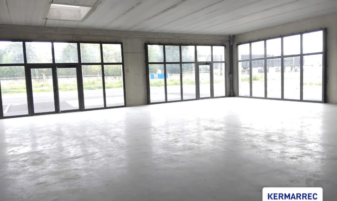 location Local d'activité 370.00 m²