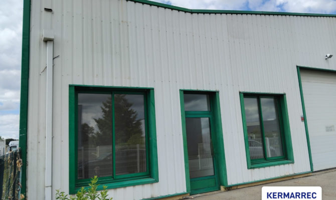 location Local d'activité 210.00 m²