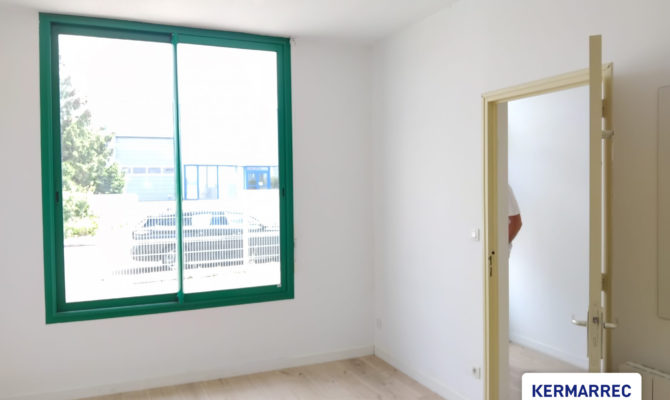 location Local d'activité 210.00 m²