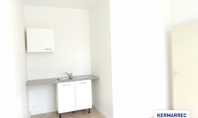 location Local d'activité 210.00 m²
