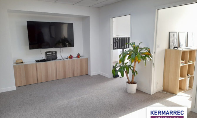 location Local d'activité 200.00 m²