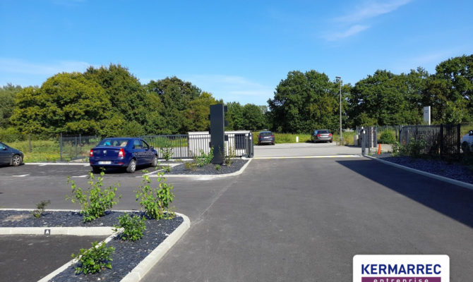 location Local d'activité 200.00 m²