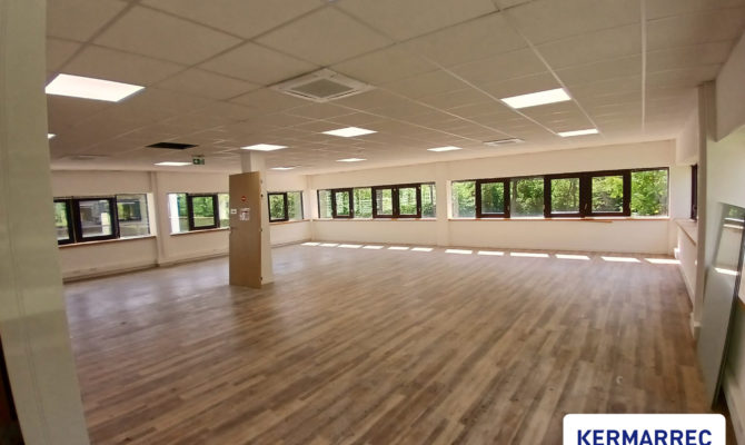 location Bureaux 179.84 m²