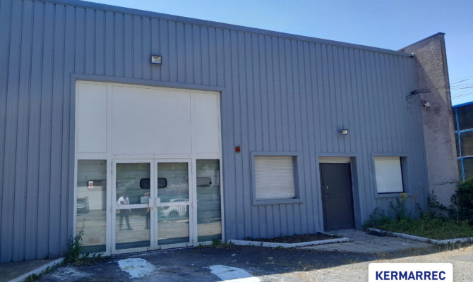location Local d'activité 270.00 m²