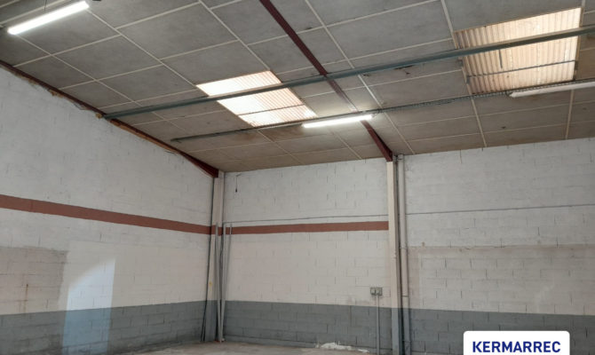 location Local d'activité 270.00 m²