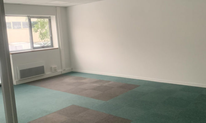 location Bureaux 93.00 m²