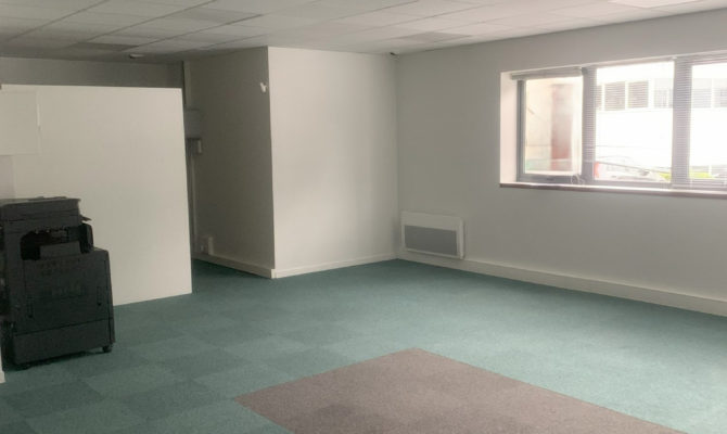 location Bureaux 93.00 m²