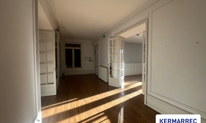 location Bureaux 317.00 m²