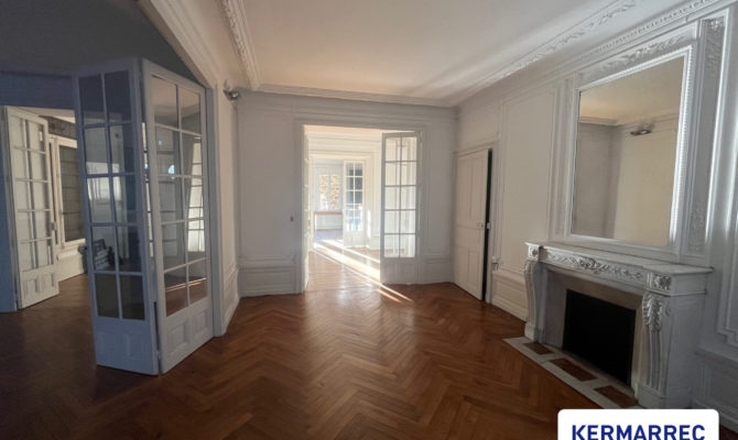 location Bureaux 317.00 m²