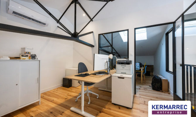 location Bureaux 130.00 m²