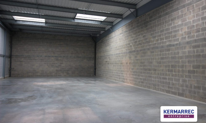 location Local d'activité 295.00 m²