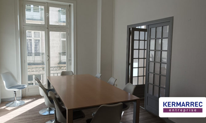 location Bureaux 144.00 m²