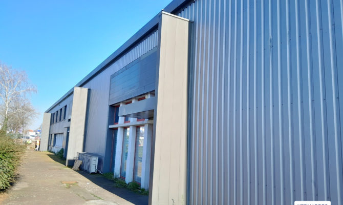 location Local d'activité 585.00 m²